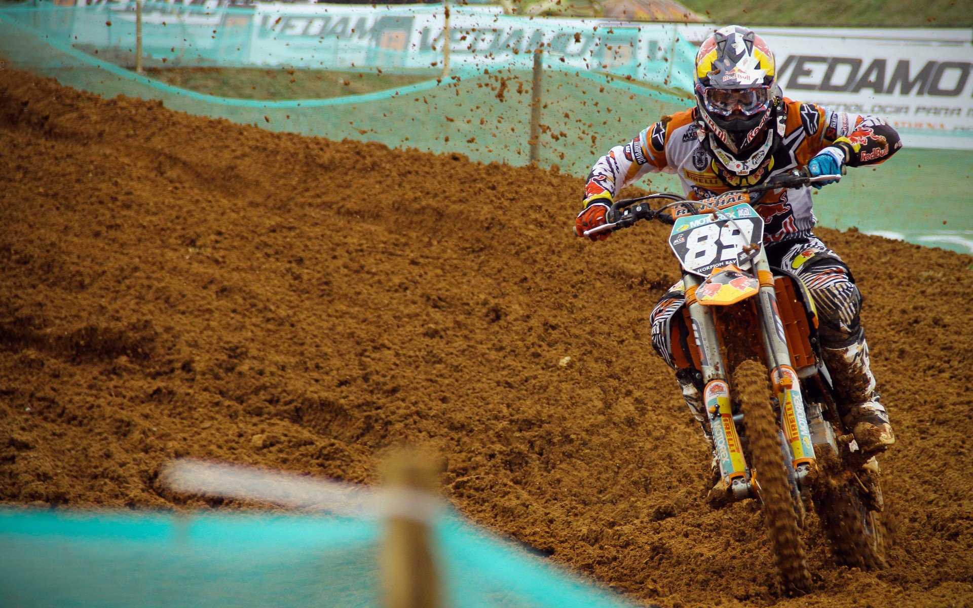 萨拉赫焦点对战，字母哥与70激战FPX分钟，比赛局势复杂胜负难料！全场沸腾不已